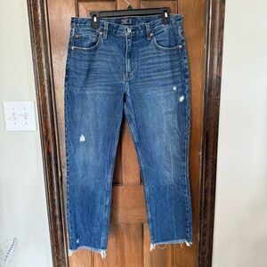 Woman’s Abercrombie & Fitch high-rise mom jeans size 31 Dark Wash